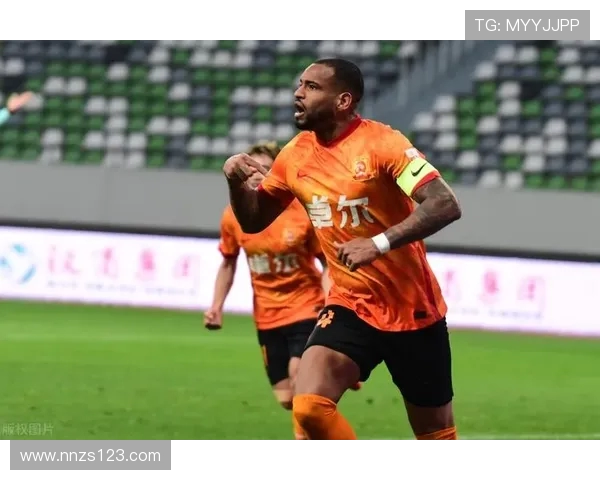 李金羽从射手到教练的蜕变之路展现中国足球奋斗与坚持精神