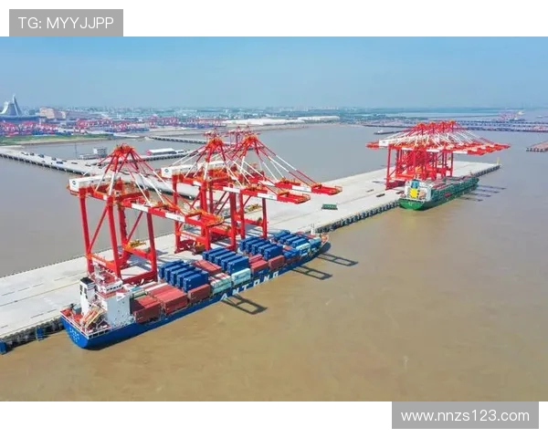 上海海港发展新机遇:打造国际航运中心与全球物流枢纽的战略路径 上海海港发展新机遇:打造国际航运中心与全球物流枢纽的战略路径