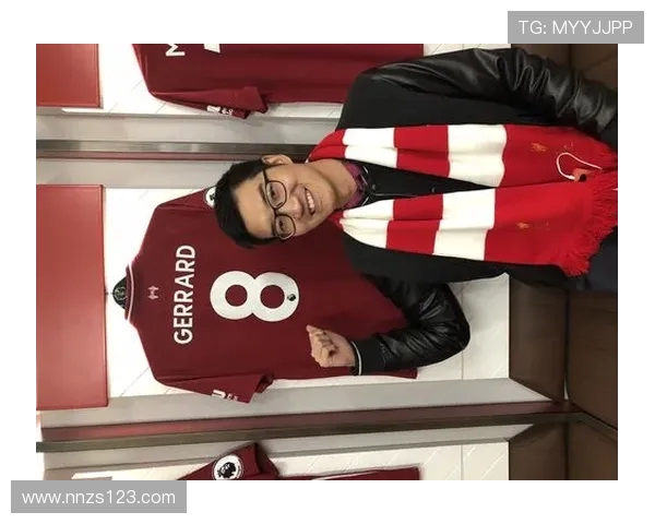 红色对决再燃安菲尔德 传奇与荣耀碰撞英伦之巅 红色对决再燃安菲尔德 传奇与荣耀碰撞英伦之巅