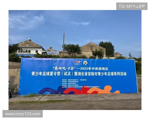 绿茵逐梦激情碰撞世界豪强共谱足球荣耀盛宴 绿茵逐梦激情碰撞世界豪强共谱足球荣耀盛宴