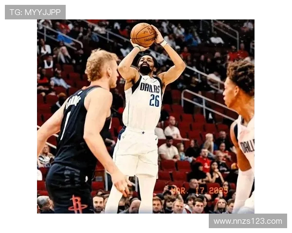 太阳鏖战独行侠全场火力全开两队激战四节胜负悬念至最后时刻