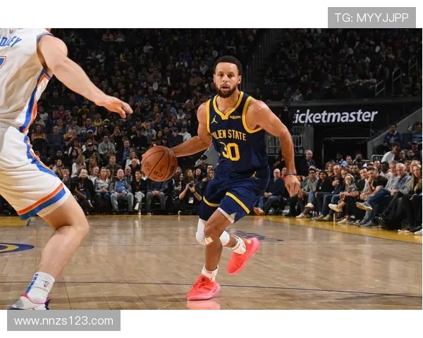 库里对决亚历山大勇士与雷霆上演西部巅峰较量谁能笑到最后 库里对决亚历山大勇士与雷霆上演西部巅峰较量谁能笑到最后