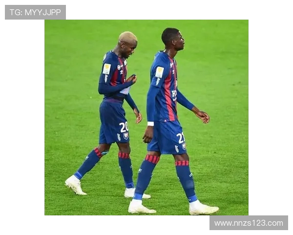 卡昂与伊天的激烈对决展现足球魅力与战术智慧的巅峰较量